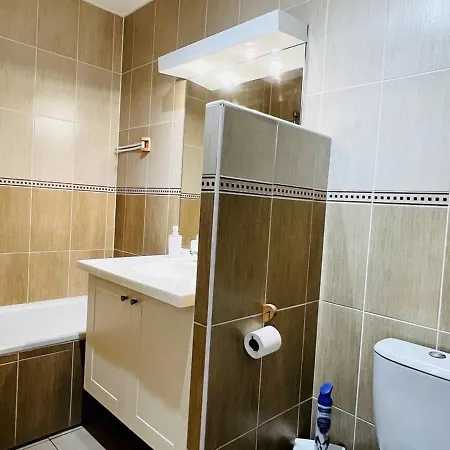 T2 Moderne Avec Terrasse, Parking Et Acces Internet - - Fr-1-495-33 *